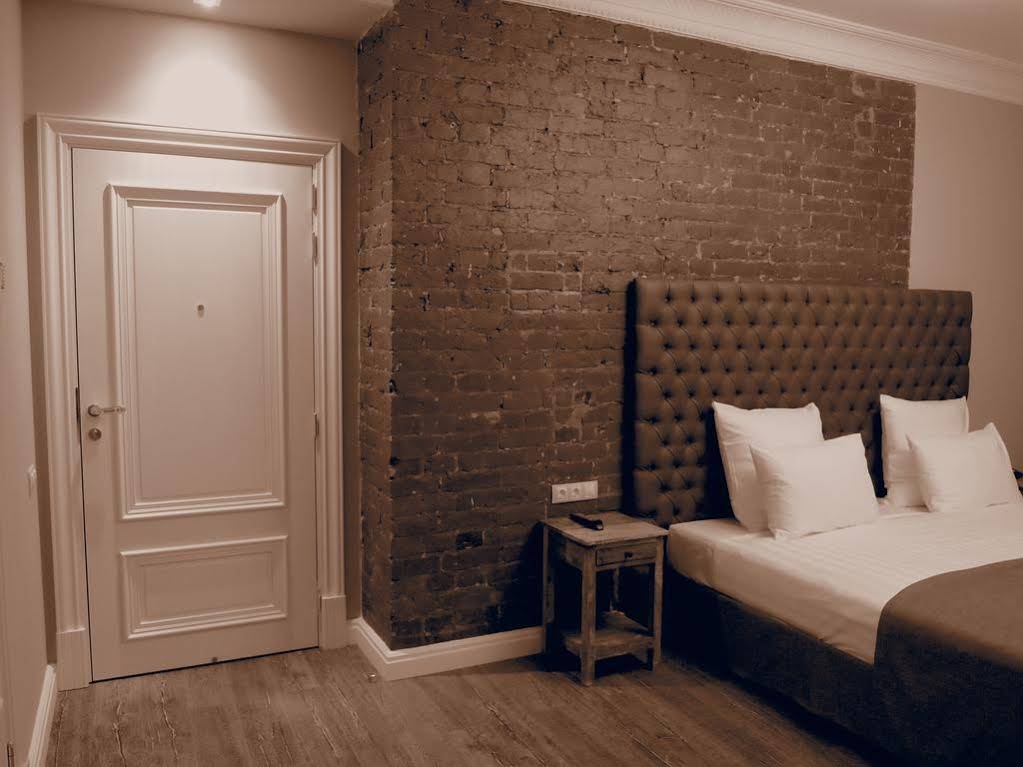 Metropolis Hotel