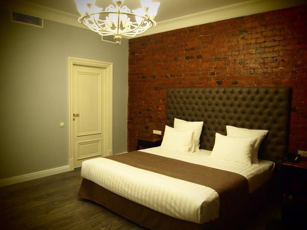 Metropolis Hotel