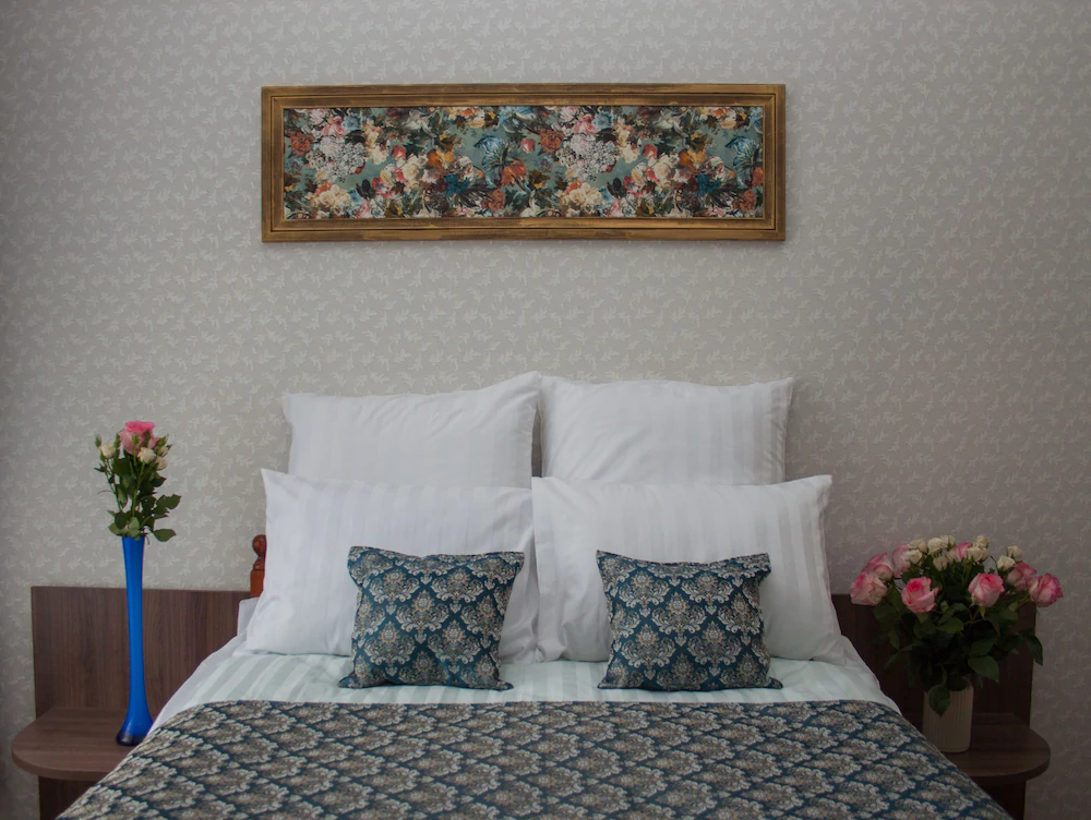 Mini Hotel Near Theater