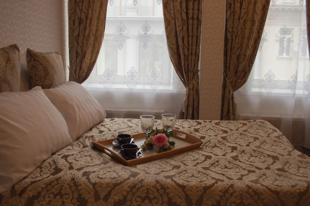 Mini Hotel Near Theater