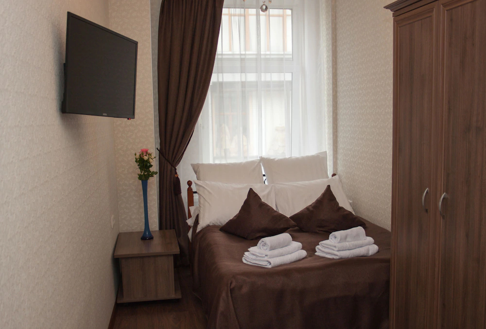 Mini Hotel Near Theater