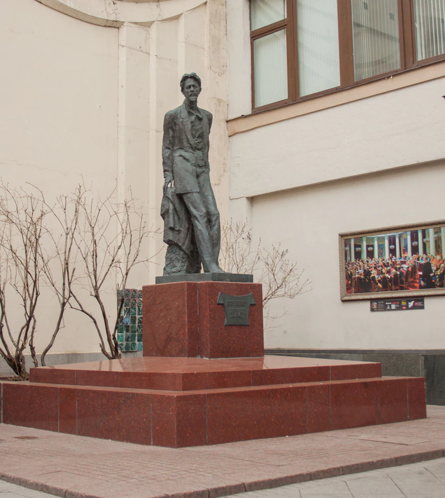 Mini Hotel Near Theater