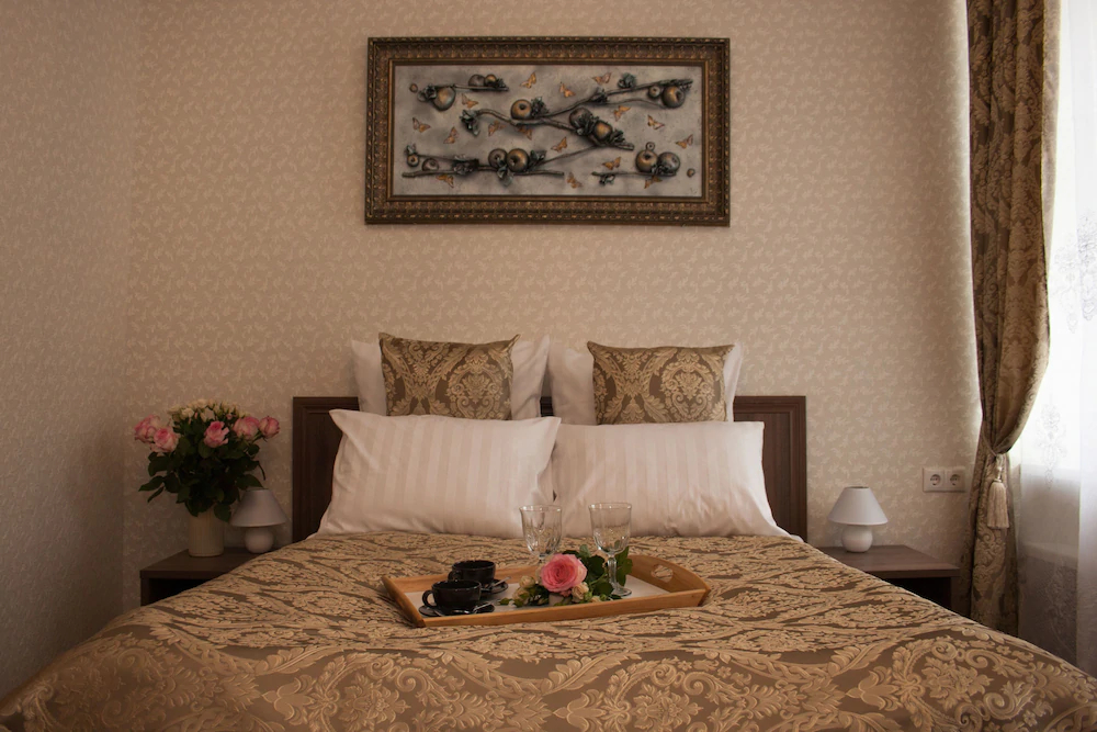 Mini Hotel Near Theater