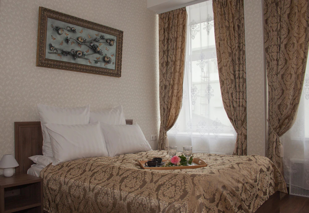 Mini Hotel Near Theater