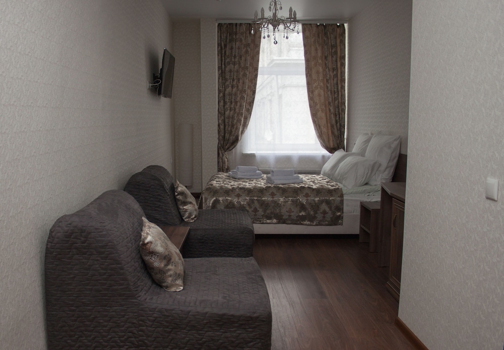 Mini Hotel Near Theater