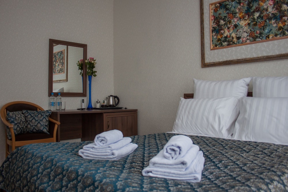 Mini Hotel Near Theater