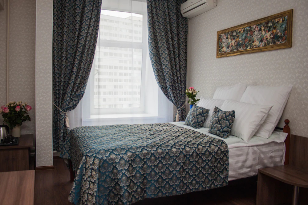 Mini Hotel Near Theater