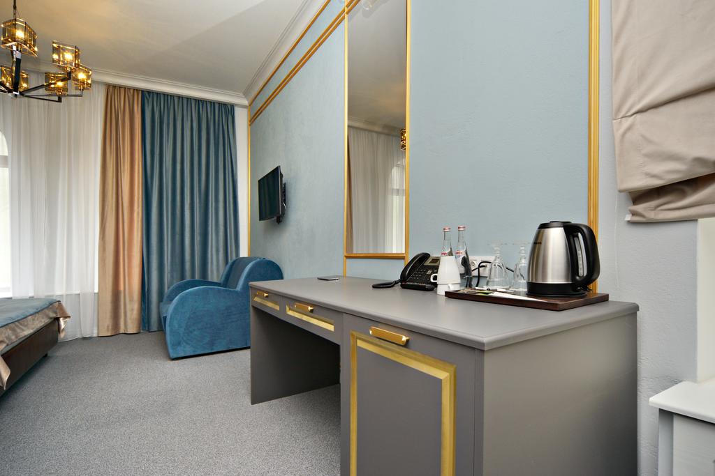 Senator Hotel