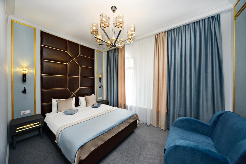 Senator Hotel
