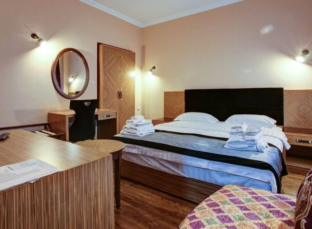 Sleepy Tom Hotel