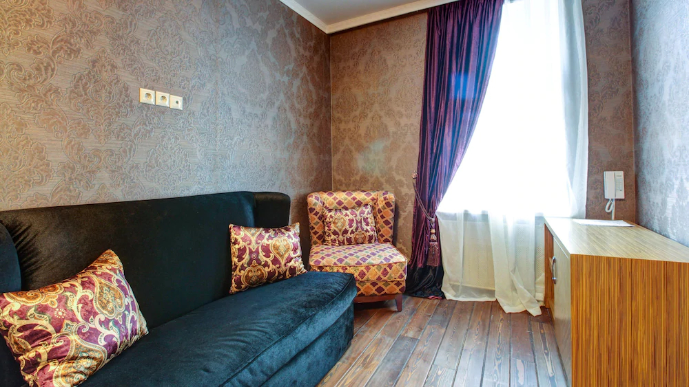 Sleepy Tom Hotel