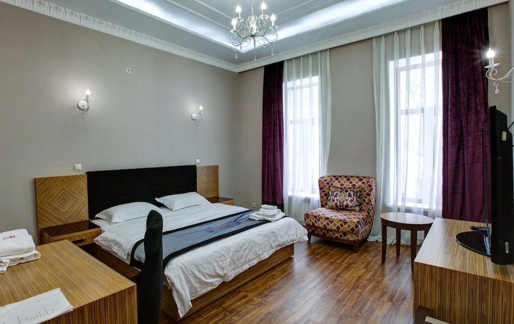 Sleepy Tom Hotel