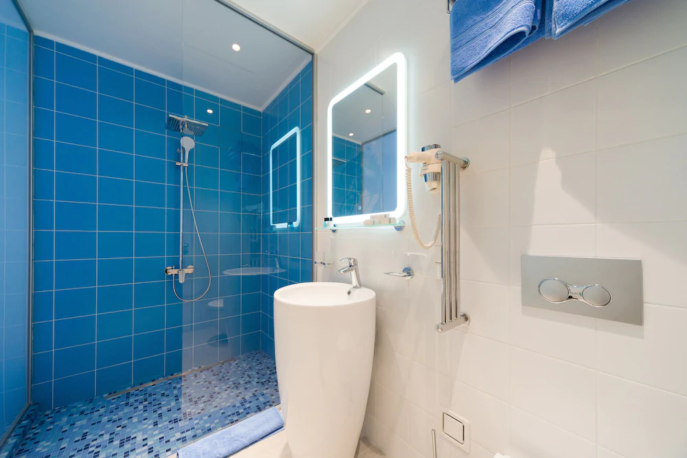 Starboard Side Hotel