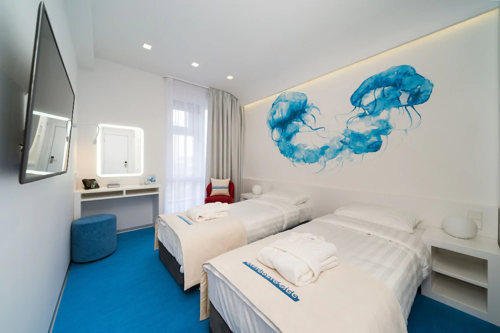 Starboard Side Hotel