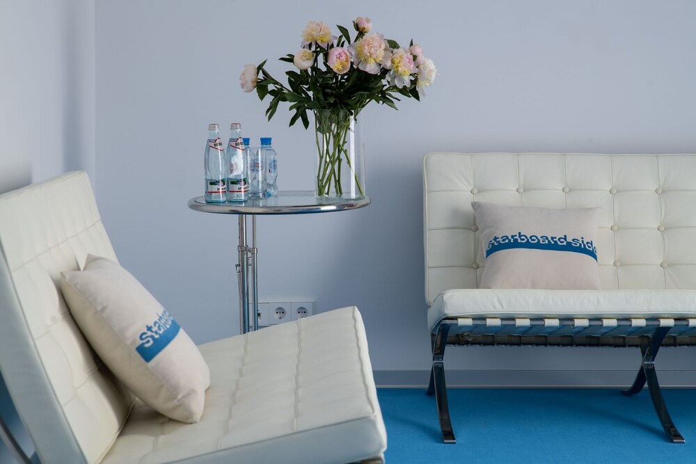 Starboard Side Hotel