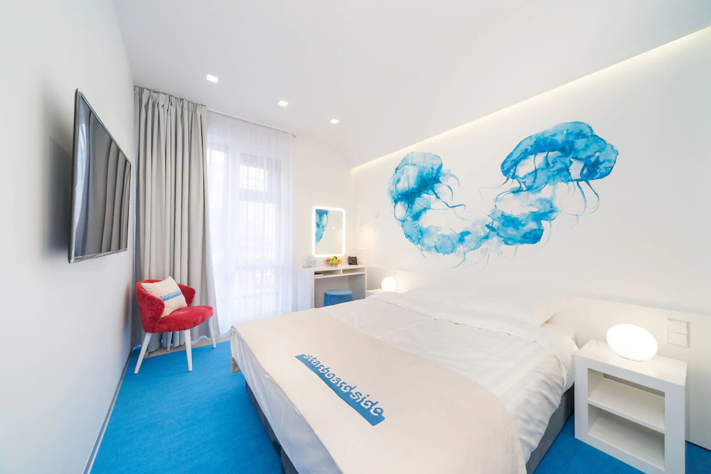 Starboard Side Hotel