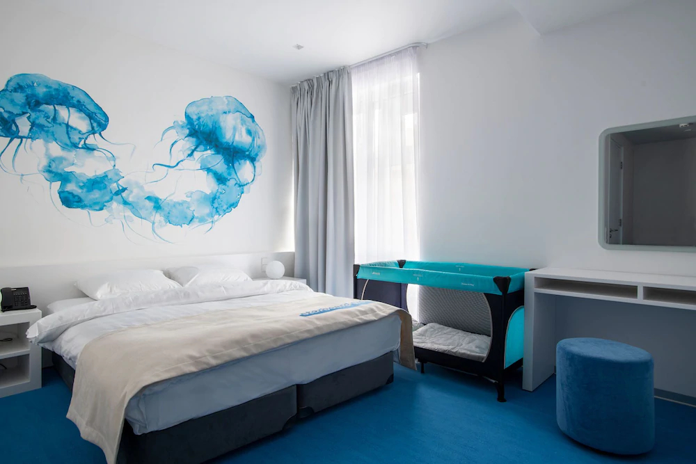 Starboard Side Hotel