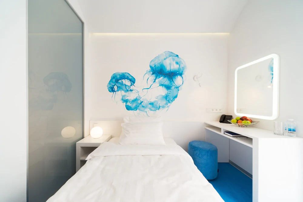 Starboard Side Hotel