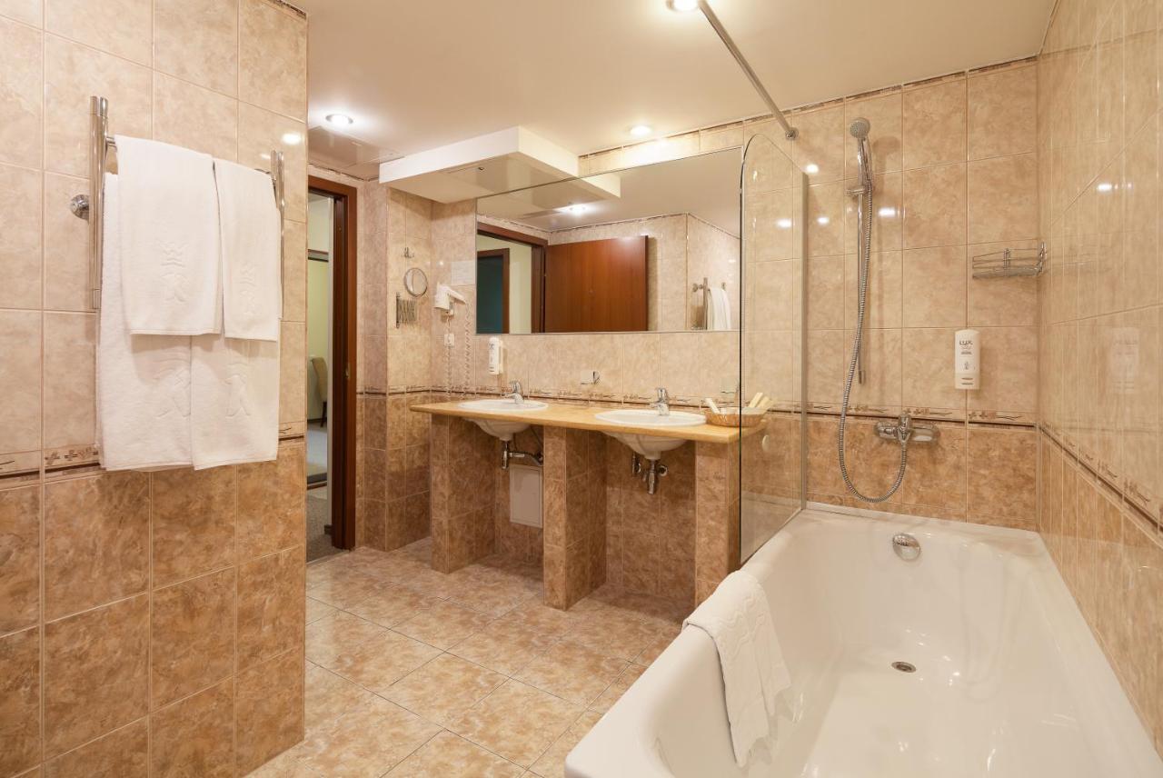 SunFlower Park Hotel