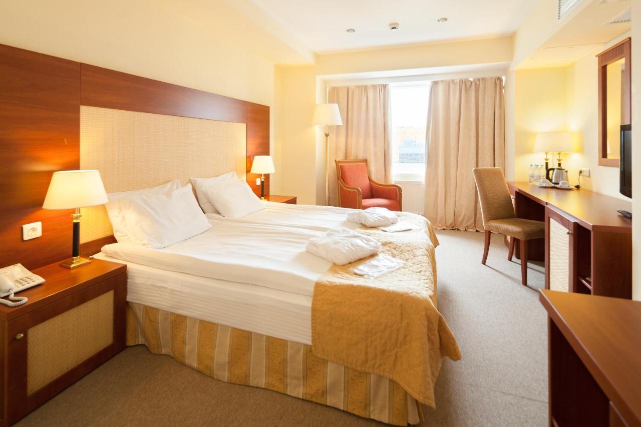 SunFlower Park Hotel