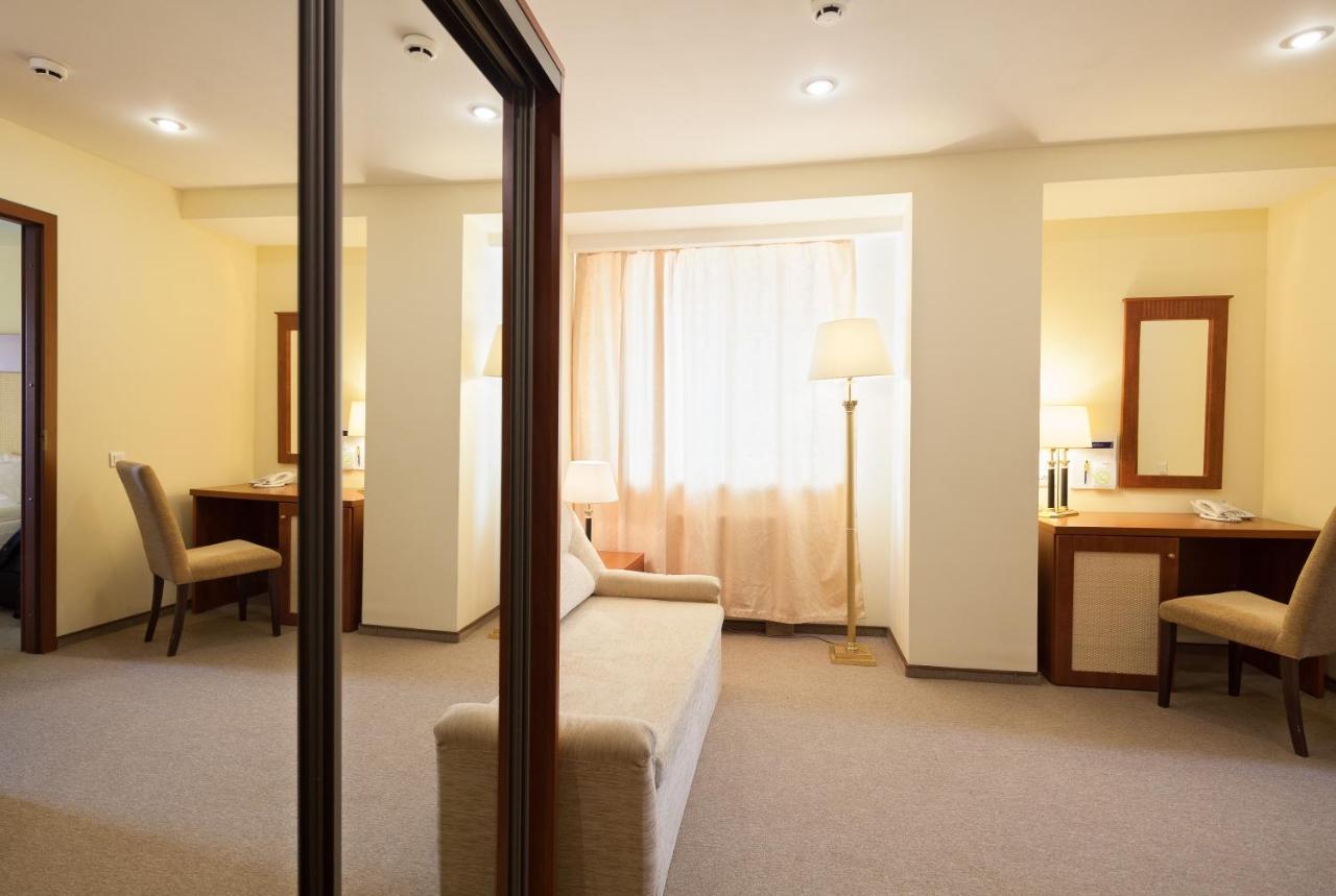 SunFlower Park Hotel