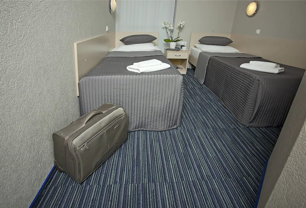 Comfort hotel Air Express, FREE ZONE