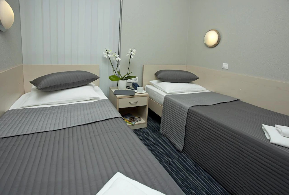 Comfort hotel Air Express, FREE ZONE