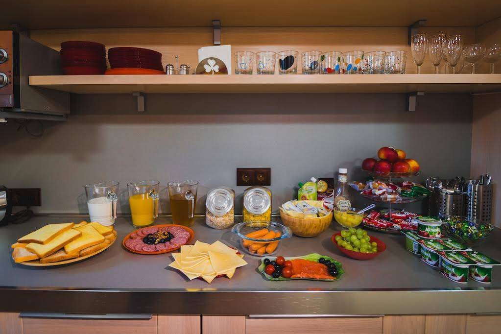 Mini Hotel Rooms & Breakfast