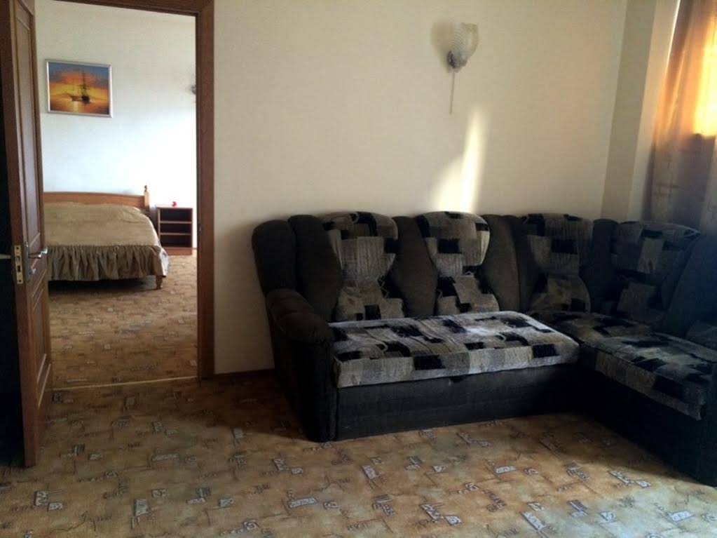Chernomorochka Hotel