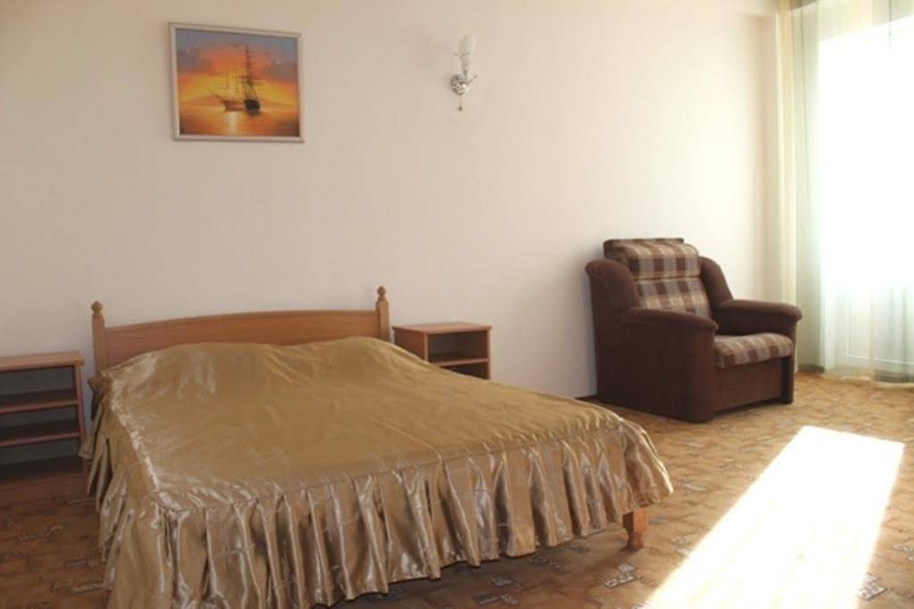 Chernomorochka Hotel