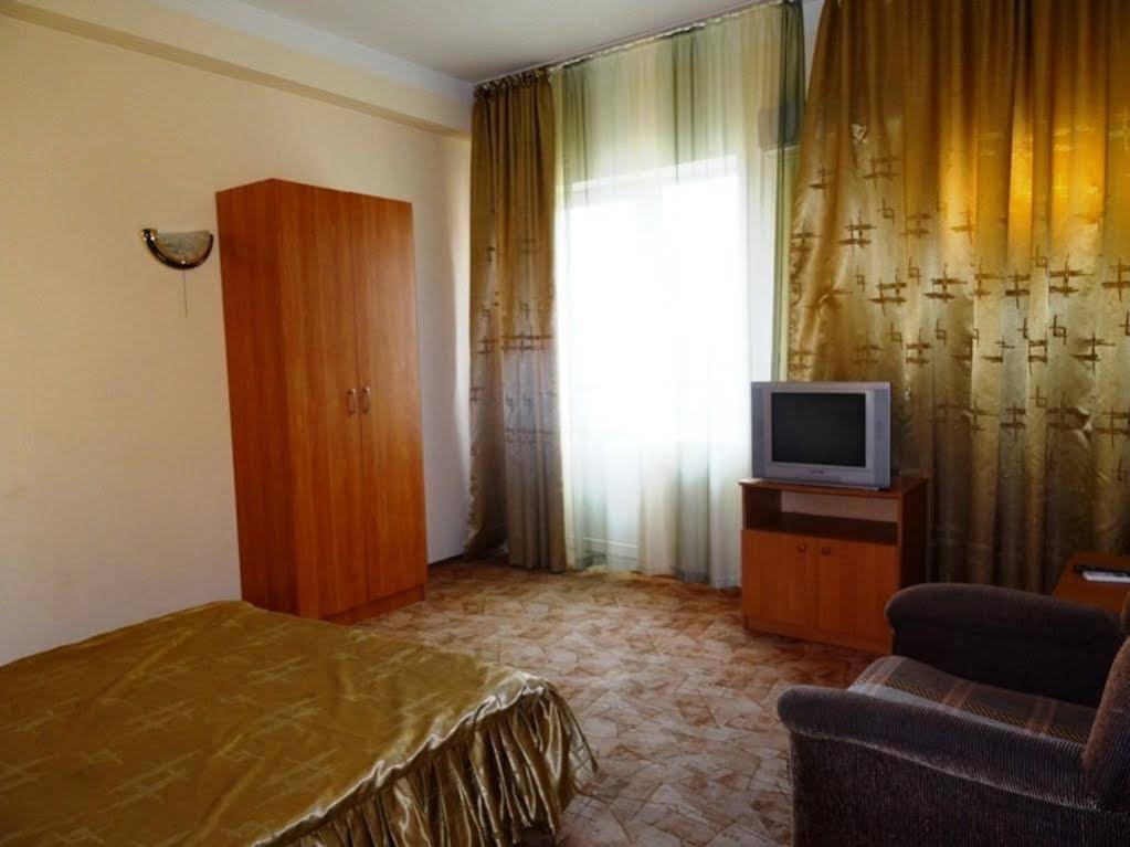 Chernomorochka Hotel