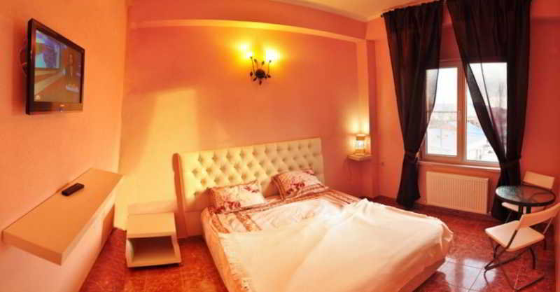 Chloe Hotel
