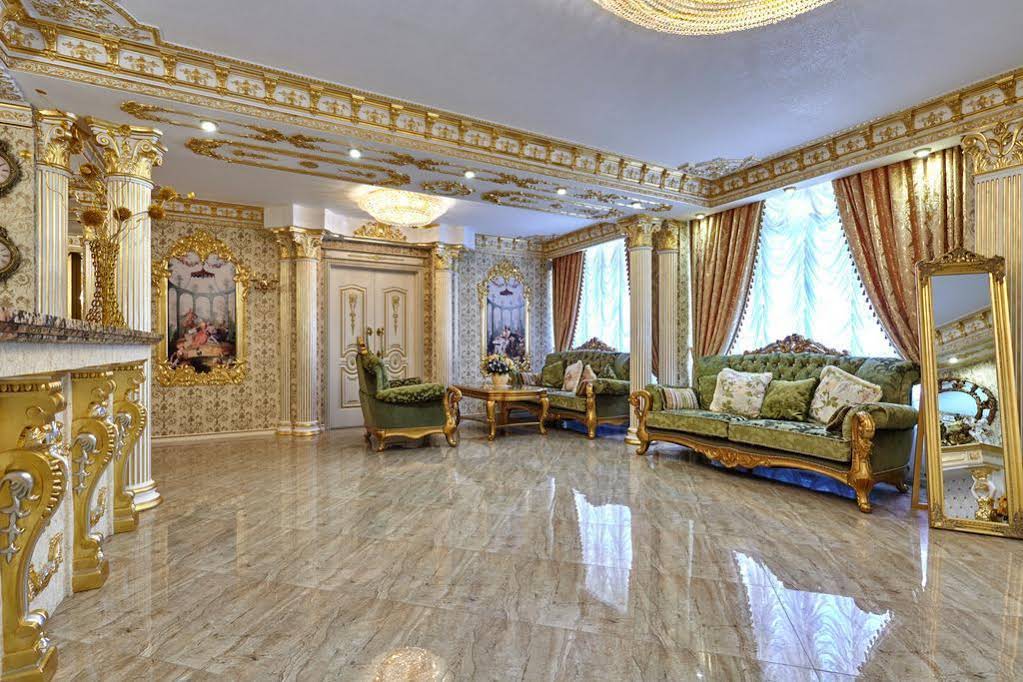 Hotel Monarch
