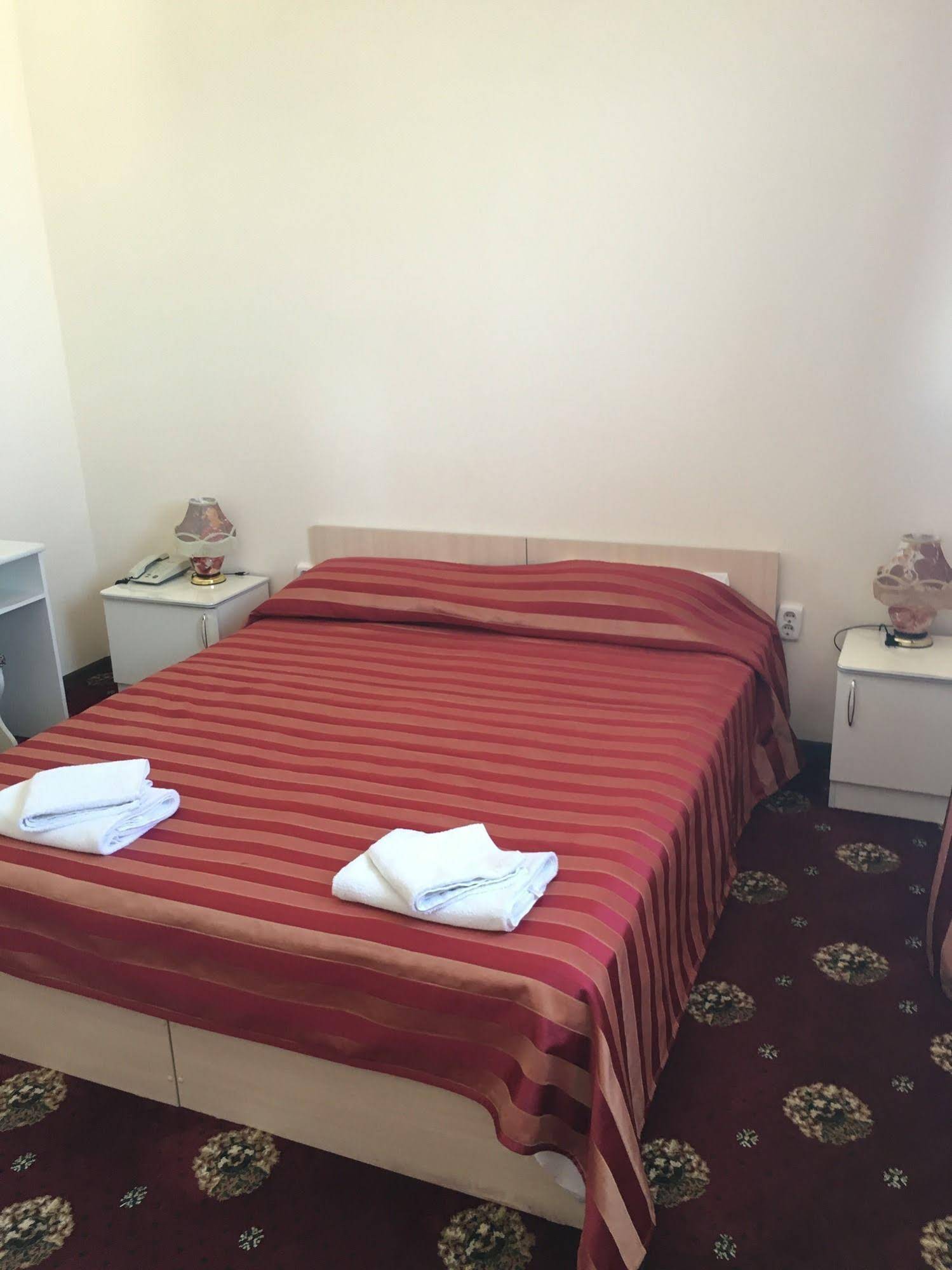 Maksimus Hotel