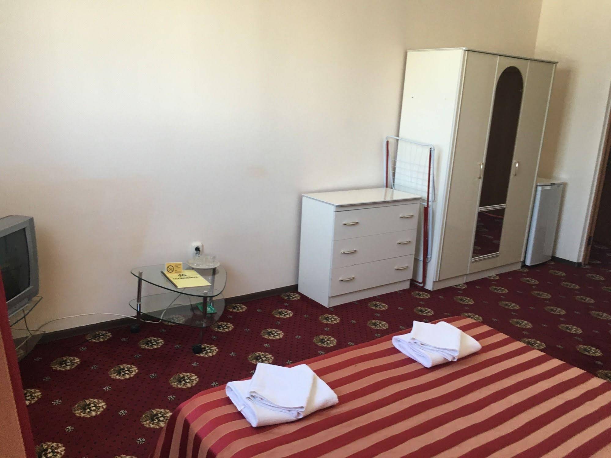 Maksimus Hotel