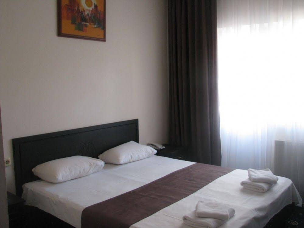 Maksimus Hotel