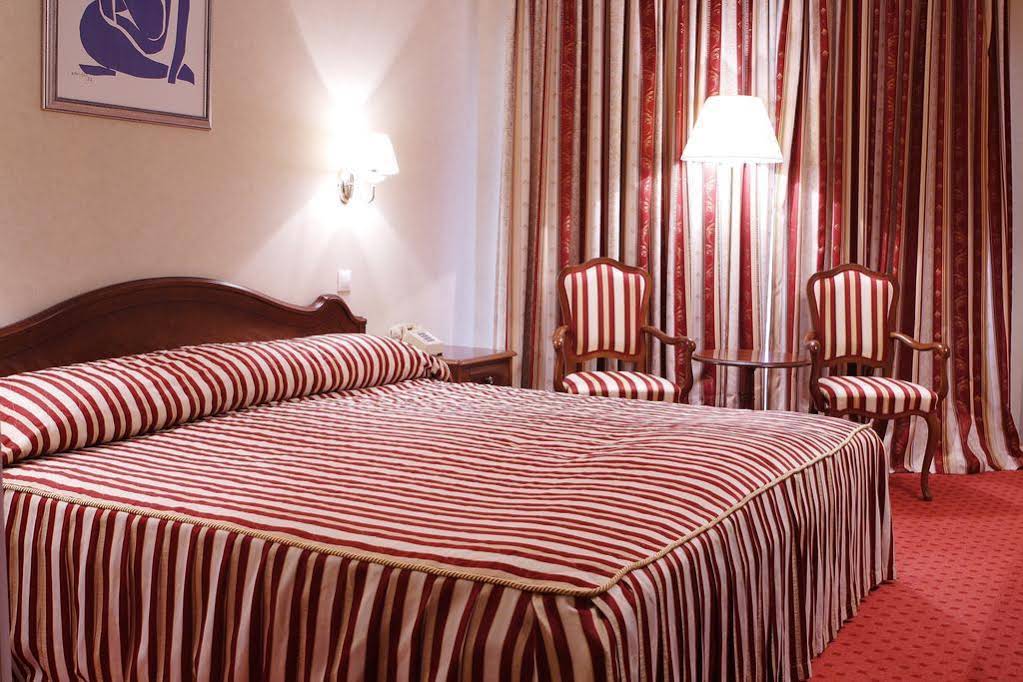 Nadezhda Hotel