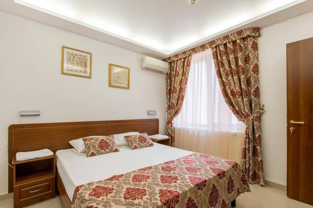 Tristar Hotel