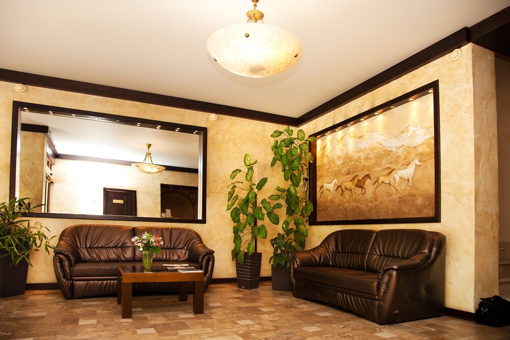 Gala Plaza Hotel