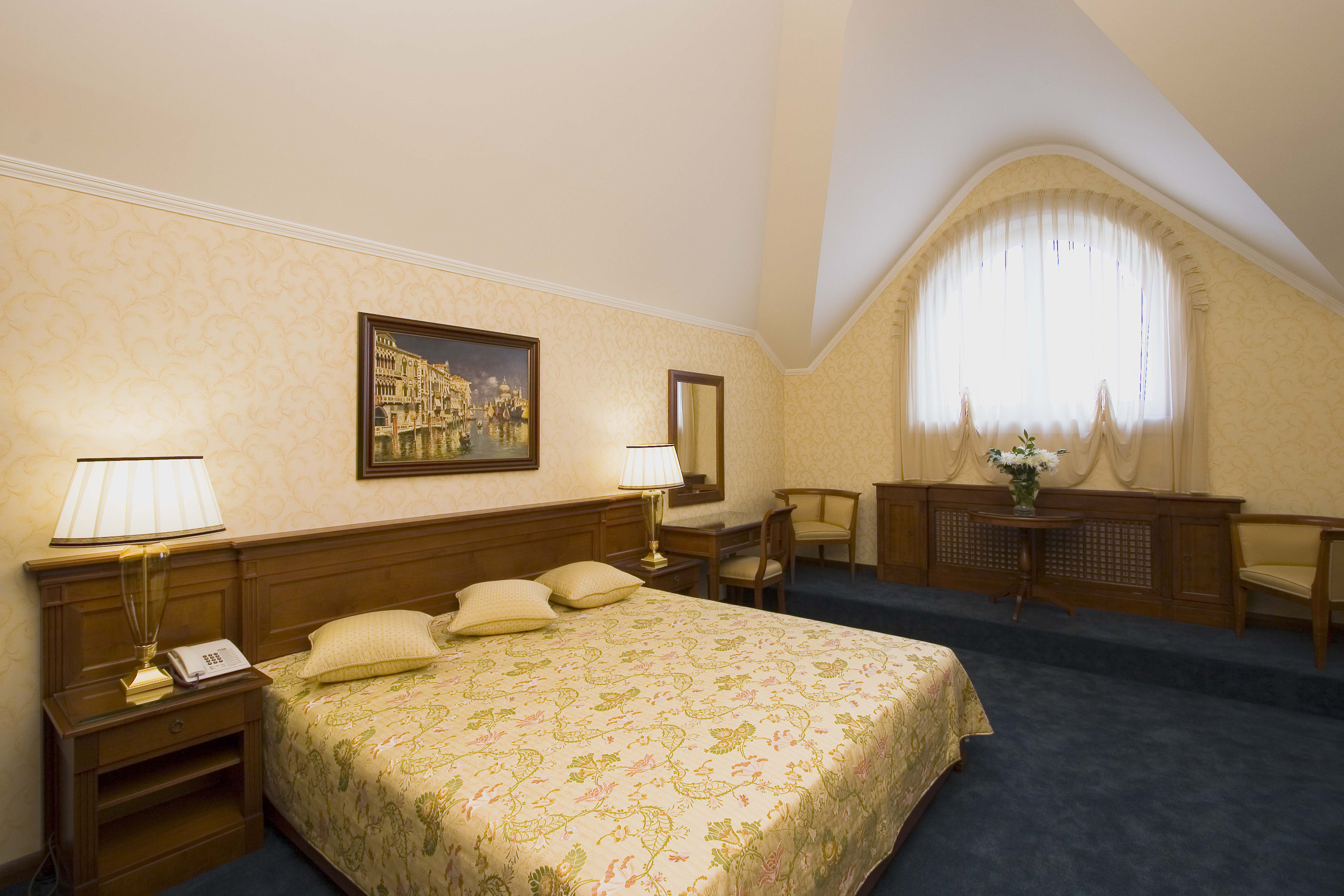 Aton Hotel