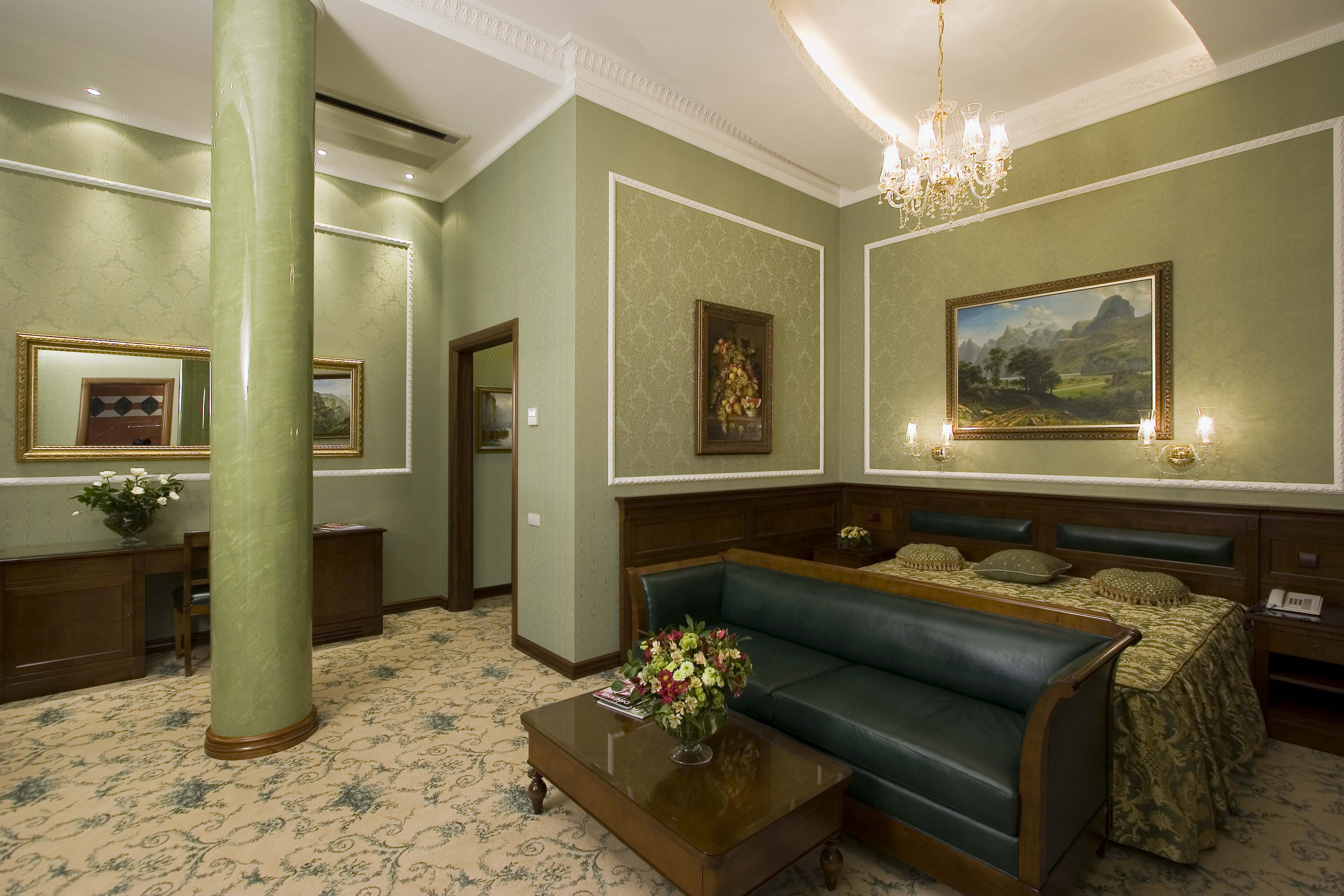 Aton Hotel