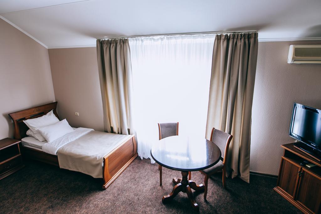 Bridge Hotel