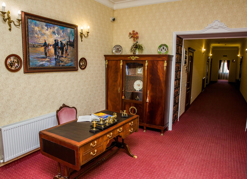 Bristol Hotel