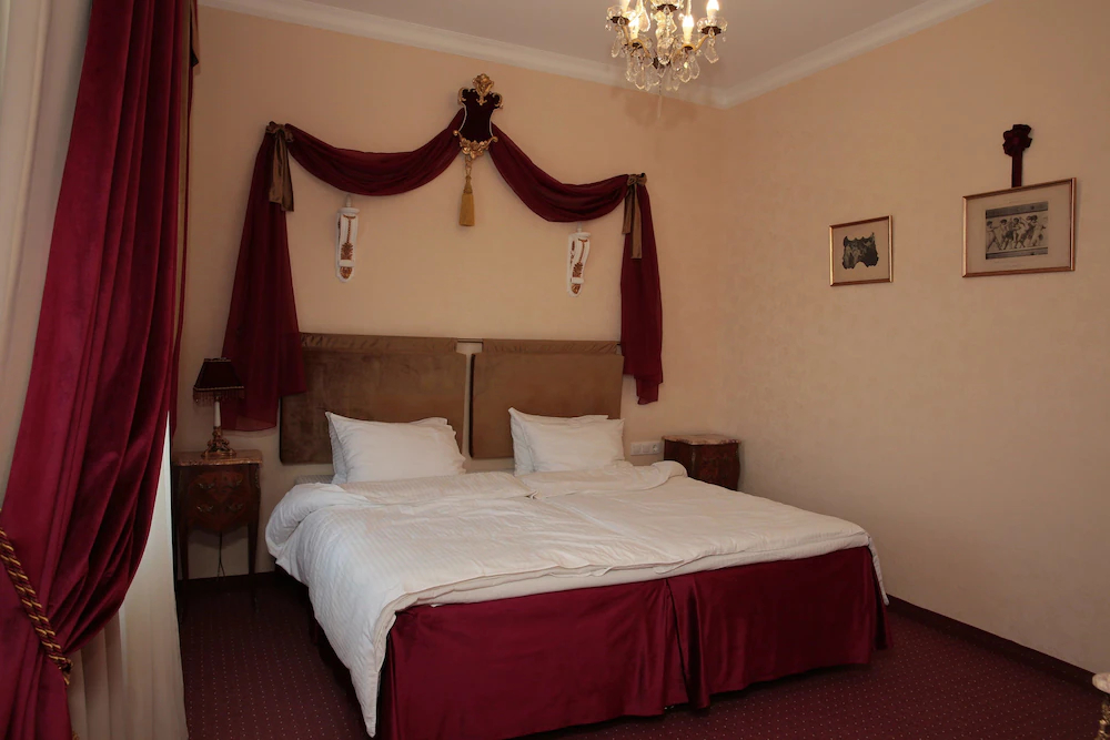 Bristol Hotel