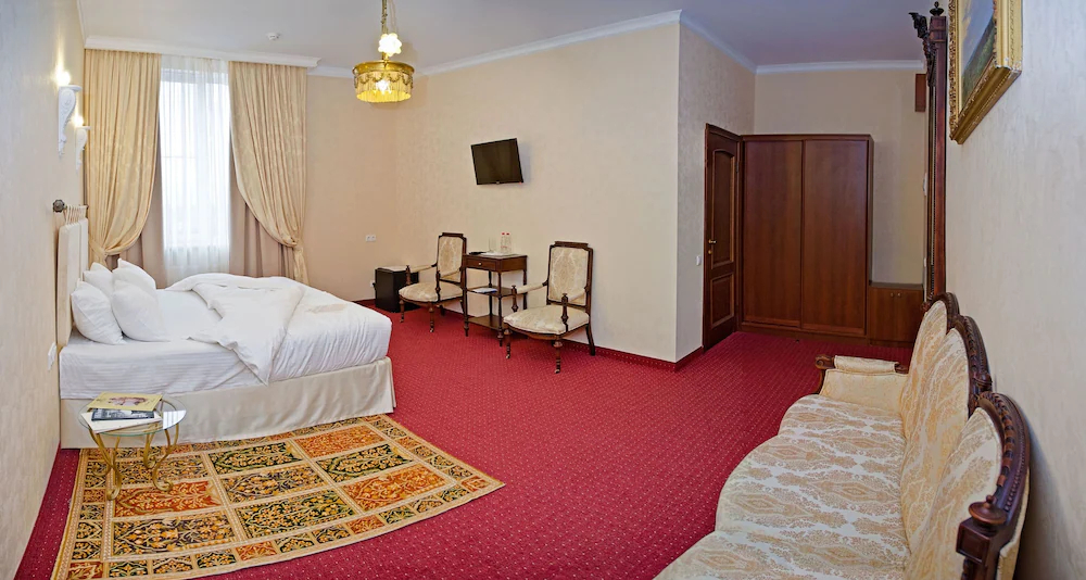 Bristol Hotel
