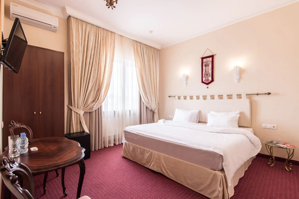 Bristol Hotel