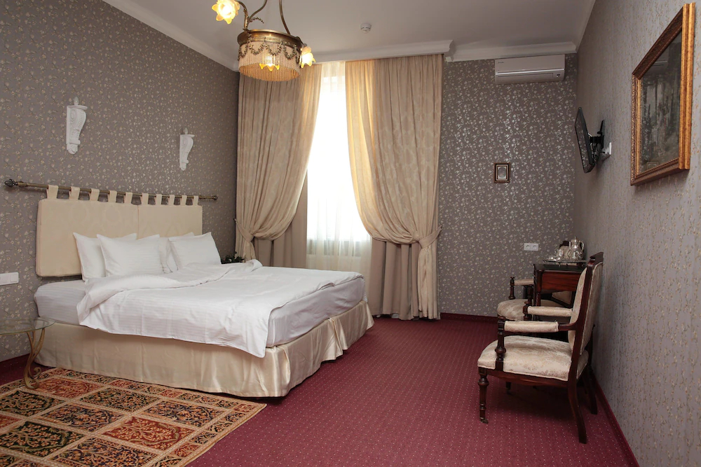 Bristol Hotel