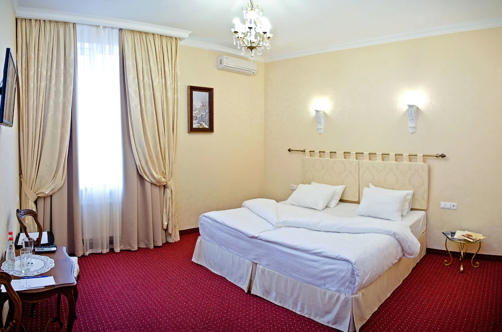 Bristol Hotel