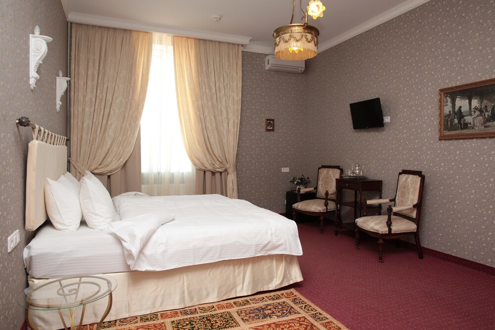 Bristol Hotel