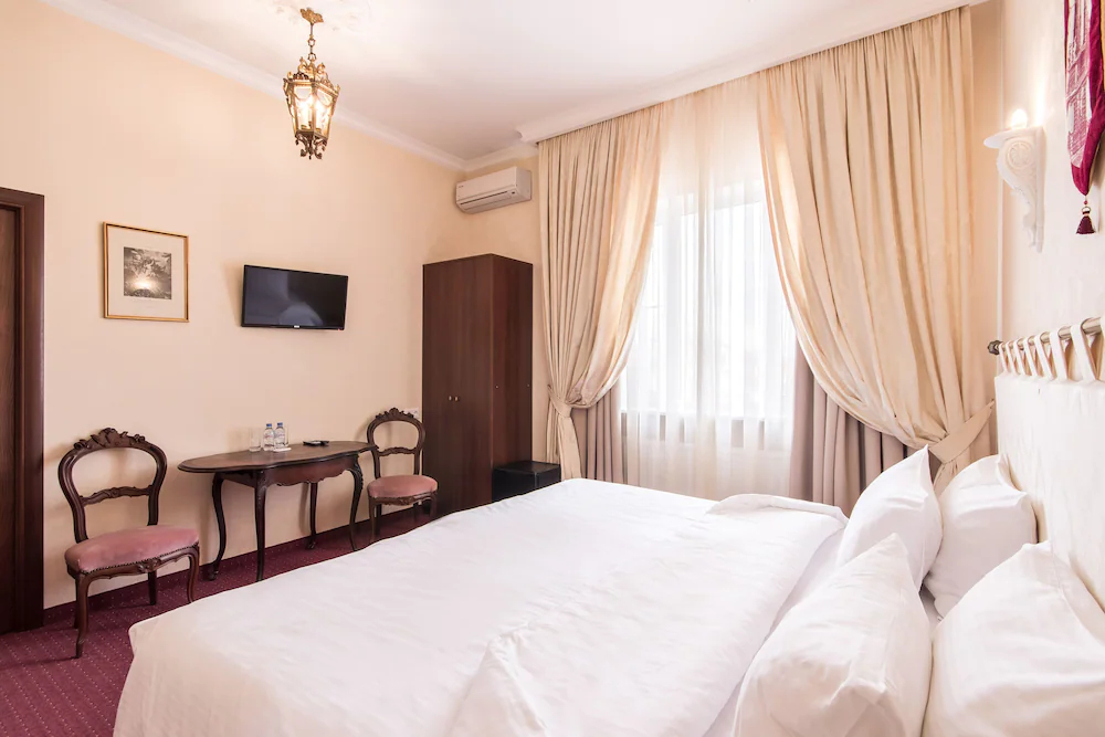 Bristol Hotel